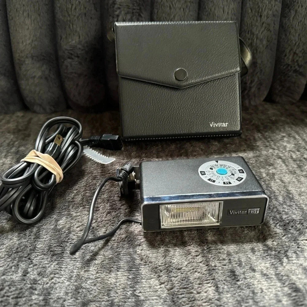 Vivitar 151 Electronic Flash 117V / 60Hz 12VA With Cord & Case
